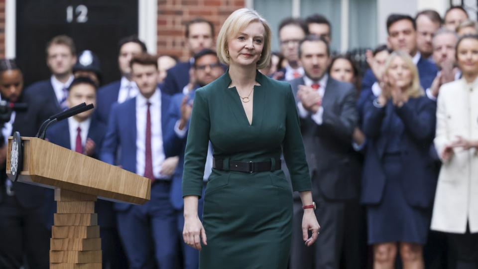 Liz Truss verlaat op 25 oktober haar ambtswoning aan de No10 Downing Street. Foto door Rory Arnold, via Flickr 