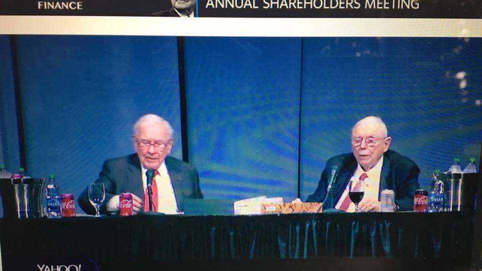 Warren Buffett en Charly Munger bij AVA Berkshire 