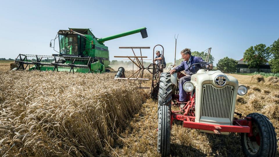 Landbouwbedrijf haalt oogst binnen 