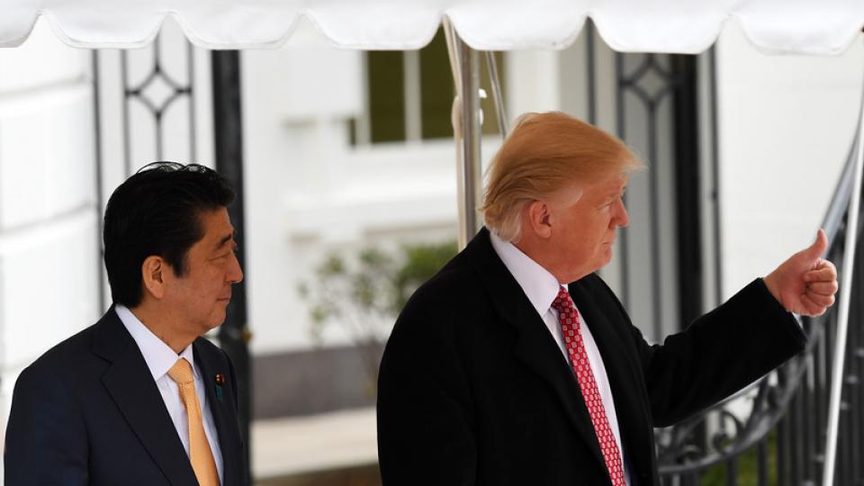 President Trump met de Japanse premier Abe