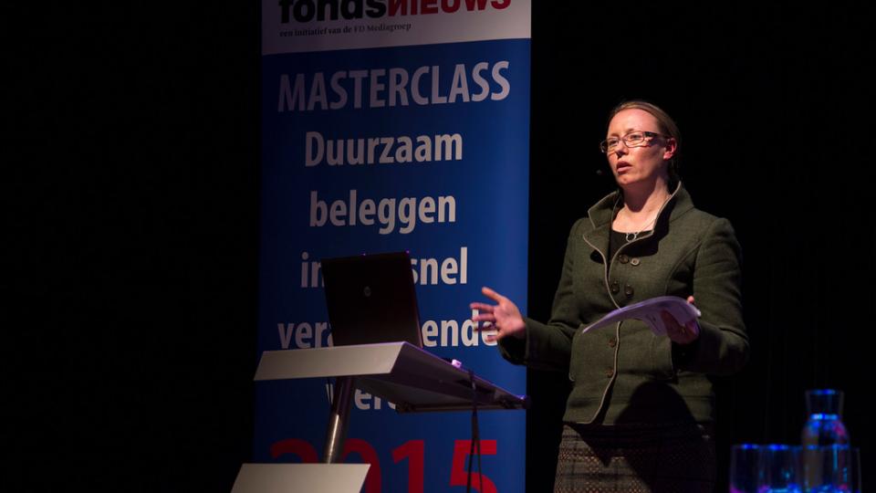 Lisa Beauvilain tijdens masterclass duurzaam beleggen