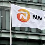 Vlag van NN Investment Management wappert