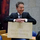 Minister Jeroen Dijsselbloem met het koffertje met de begrotingen voor 2017